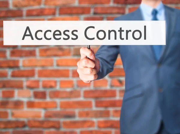 Control de acceso - Hombre de negocios mostrando signo — Foto de Stock