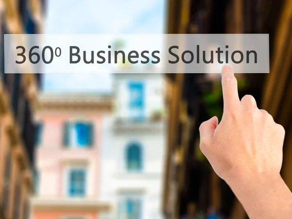 360 obchodní řešení-ruční stisknutí tlačítka na rozmazané působivý — Stock fotografie