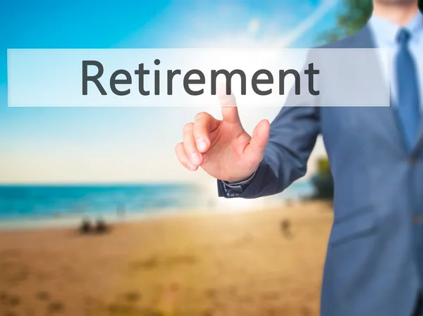 Stisknutí tlačítka pro odchod do důchodu-podnikatel na dotykové obrazovce — Stock fotografie