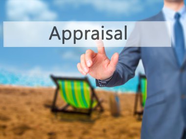 Değerleme - işadamı tıklatın sanal dokunmatik ekran.