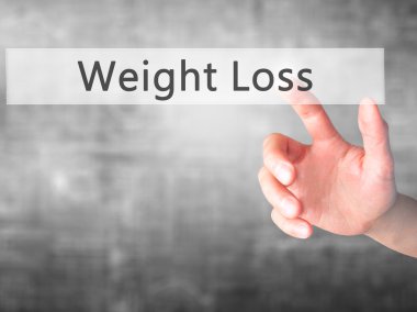 Kilo kaybı - arka plan bulanık conce üzerinde bir düğmeye basarak el