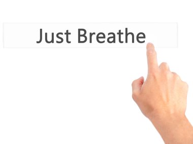 Sadece nefes - arka plan bulanık konsantrasyon üzerinde bir düğmeye basarak el