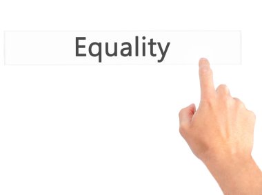 Eşitlik - Bulanık arka plan konseptinde düğmeye basarak el 