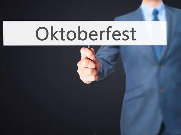 Oktoberfest - İşadamı el tutma işareti — Stok fotoğraf