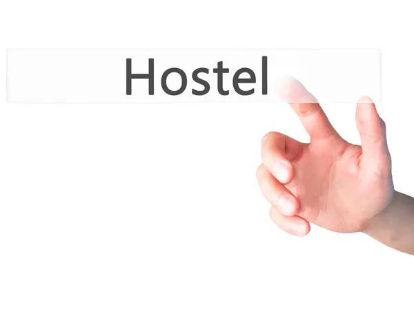 Hostel-ręczne naciśnięcie przycisku na koncepcji niewyraźne tło na — Zdjęcie stockowe