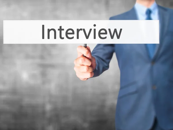 Intervju-affärsman hand innehav Sign — Stockfoto