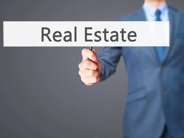 Real Estate-affärsman hand innehav Sign — Stockfoto