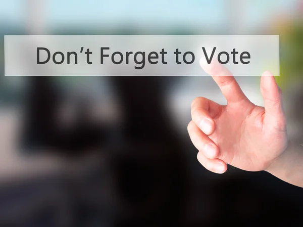 Wählen nicht vergessen - Hand auf Knopfdruck auf verschwommenem Backgro — Stockfoto