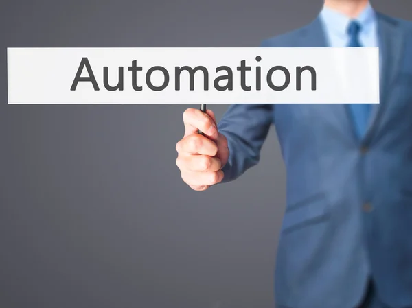 Automatizace - podnikatel ruka drží znak — Stock fotografie