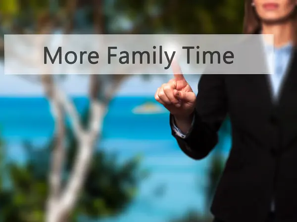 もっと家族の時間 - 実業家に v モダンなボタンを押すと — ストック写真