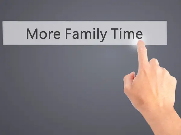 Más Tiempo de Familia - Mano presionando un botón sobre fondo borroso —  Fotos de Stock