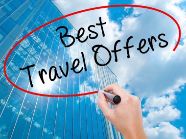 Adam el Hostel siyah kalemi ile görsel ekranda yazma.