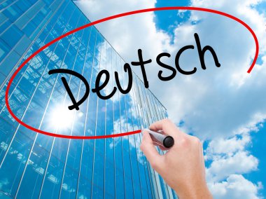 Adam el Hostel siyah kalemi ile görsel ekranda yazma.