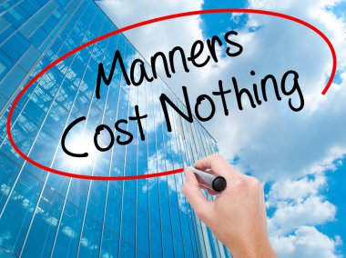 Adam el Hostel siyah kalemi ile görsel ekranda yazma.