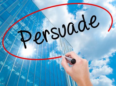 Adam el Hostel siyah kalemi ile görsel ekranda yazma.