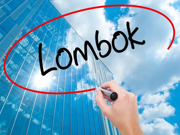 Adam el Hostel siyah kalemi ile görsel ekranda yazma.