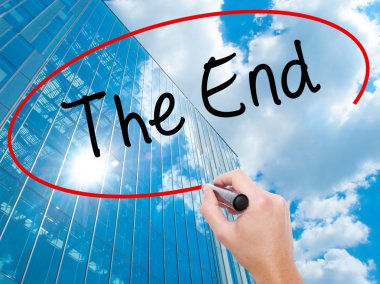 Adam el Hostel siyah kalemi ile görsel ekranda yazma.