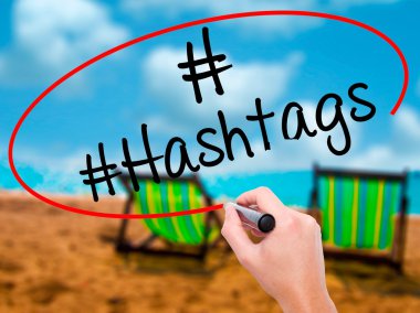 Görsel ekran siyah kalemi ile adam el yazma #Hashtags