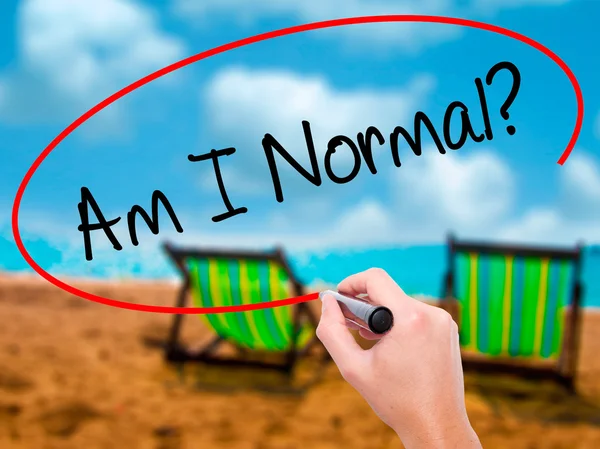 Man Hand writing Am I Normal? con pennarello nero sullo schermo — Foto Stock