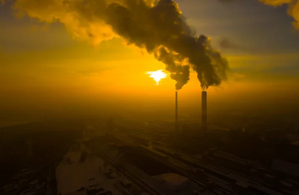 Elektriciteitscentrale Emissies Gezien Boven Stad Bij Zonsopgang Milieuvervuiling Fabriekspijp Vervuilende — Stockfoto