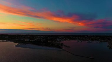 Güzel Gece rengi gökyüzü, Baltık Denizi 'nden gün batımı, Jastarnia, Polonya. Liman. Hava Görünümü