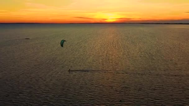 Aerial view. Kite surfing on the blue sea in the background of beautiful clouds. Sunset — Stock Video