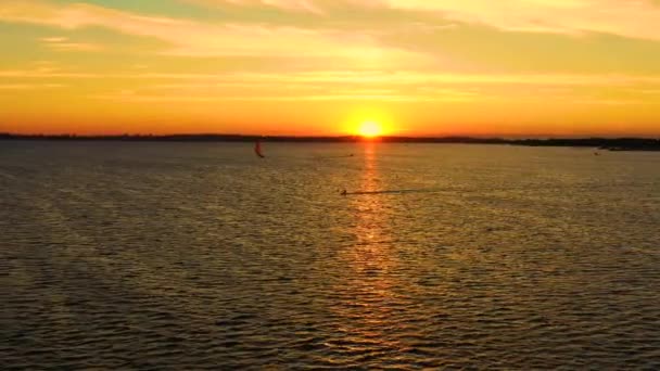 Aerial view young people kite surfing in the Baltic Sea, Gdansk. Poland. Drone view of the ocean and people engaged in extreme sports, kitesurfing. Summer Fun Action Sports. Sunset — Stock Video