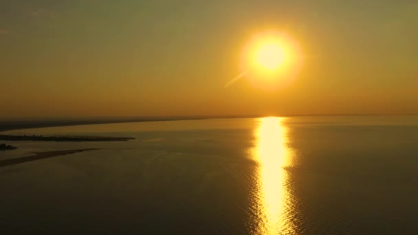 Vista aerea sul delta della Vistola fino al Mar Baltico al tramonto. Mikoszewo, Jantar — Video Stock