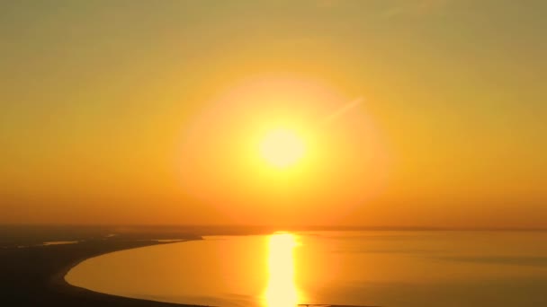 Drone vista aérea dolly lado panorámica sobre paraíso playa amanecer, América del Sur, Santa Catarina, Brasil — Vídeos de Stock