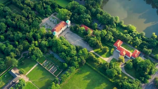 Beautiful avenue of trees of Nieborow Palace, a Baroque style residence in Poland. Colourful foliage in a French-design garden. Aerial view — Stock Video