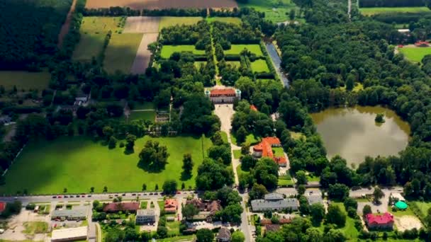 Beautiful avenue of trees of Nieborow Palace, a Baroque style residence in Poland. Colourful foliage in a French-design garden. Aerial view — Stock Video