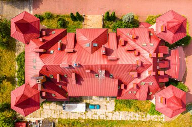 Kompleks çatı inşaatının en üst hava manzarası. Soyut arkaplan.