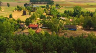 Maurzyce ahşap mimari miras parkı, açık hava müzesindeki antika bina. Aerial Lowicz, Polnad