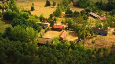 Maurzyce ahşap mimari miras parkı, açık hava müzesindeki antika bina. Aerial Lowicz, Polnad