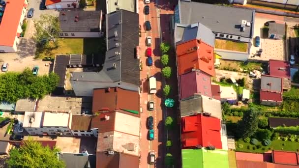 Top aerial panoramic view of Lowicz old town historical city centre with Rynek Market Square, Old Town Hall, New City Hall, colorful buildings with multicolored facade and tiled roofs, Poland — Stock Video