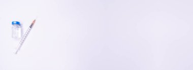 Aşı tüpü doz aşısı iğne şırıngası, tıbbi konsept enjeksiyon enjeksiyonu hastalık tedavisi, hastalık tedavisi, aşı önleme, bebek bebek. Covid 19, Coronavirus Uzayı Kopyala