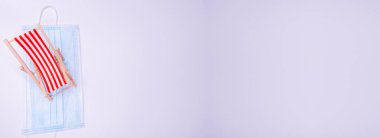 Haritadaki steteskop tıbbi konsept turizm seyahat hastalığı sağlıklı beyaz arka plan. seçici odak steteskobu güneş yatağı Kopyalama Boşluğu