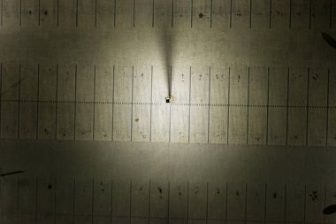 Gece görüşünde otopark.