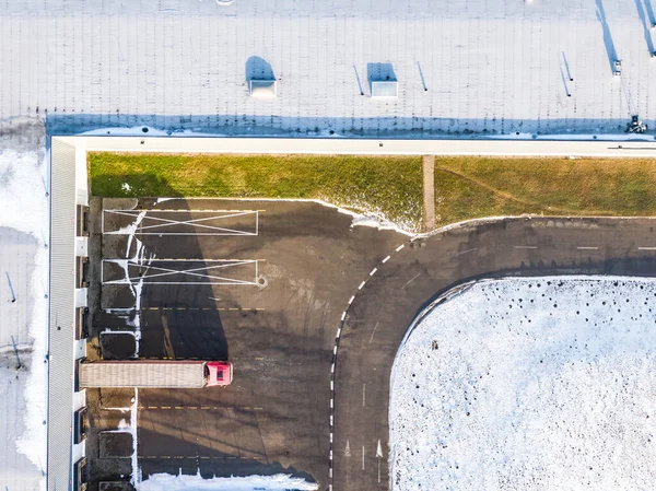 Widok Lotu Ptaka Ciężarówek Rozładowujących Centrum Logistycznym Zdjęcia Dronów — Zdjęcie stockowe