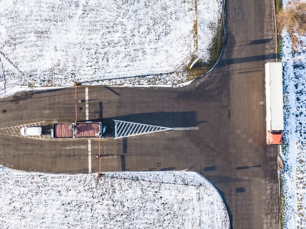 Aerial Follow Shot White Semi Truck Cargo Trailer Attached Moving — Zdjęcie stockowe