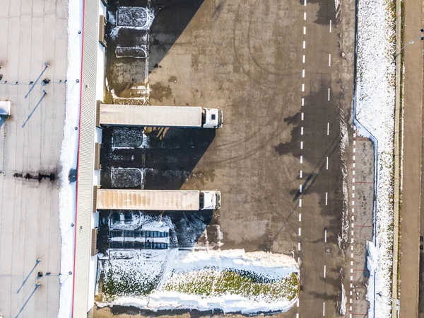 Aerial Follow Shot White Semi Truck Cargo Trailer Attached Moving — Zdjęcie stockowe