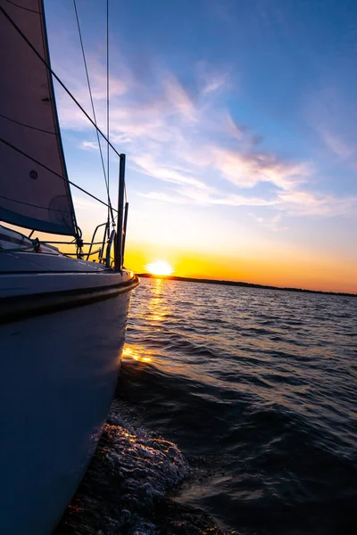 Barco Vela Mar Durante Pôr Sol Incrível Iate Luxo Férias — Fotografia de Stock