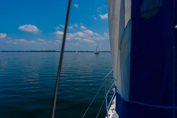 美しい帆船の帆青 地中海 — ストック写真