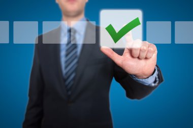 Düğme ve saatli onay kutusu dokunmadan işadamı