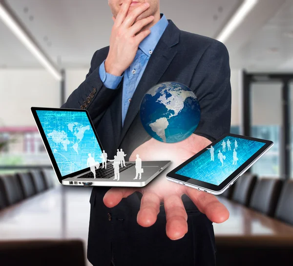 Бизнесмен держит в руках современные технологии - Stock Image — стоковое фото