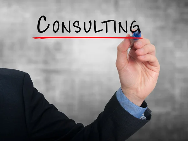 Affärsman hand skriva consulting — Stockfoto