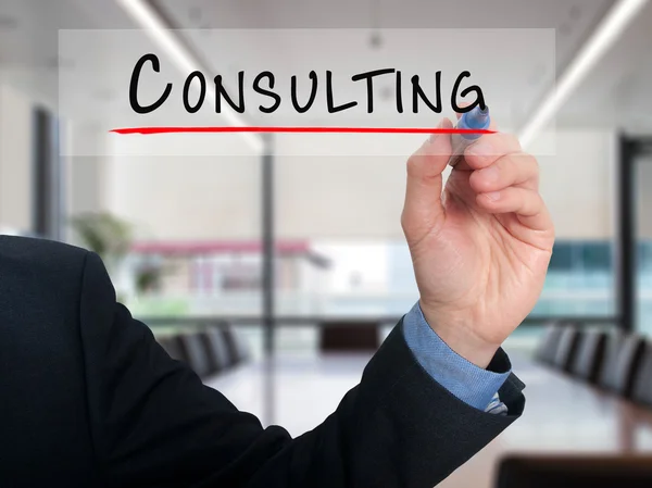 Affärsman hand skriva consulting — Stockfoto