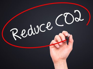 Adam el azaltmak Co2 ile siyah kalemi görsel ekranda yazma..