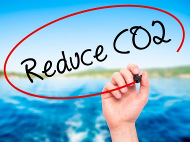 Adam el azaltmak Co2 ile siyah kalemi görsel ekranda yazma..