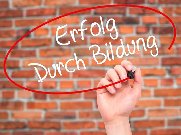 Männliche Handschrift erfolg durch bildung — Stockfoto